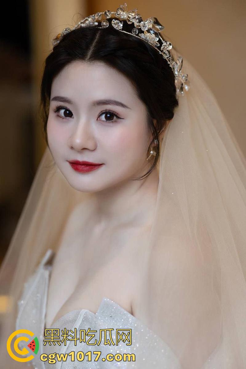 武汉中环地产中介【刘启意】,刚结婚的反差骚妇,肌肤白嫩漫画奶超诱人,背着老公偷情啪啪,被情夫报复性曝光! 第1张 武汉中环地产中介【刘启意】,刚结婚的反差骚妇,肌肤白嫩漫画奶超诱人,背着老公偷情啪啪,被情夫报复性曝光! 第1张