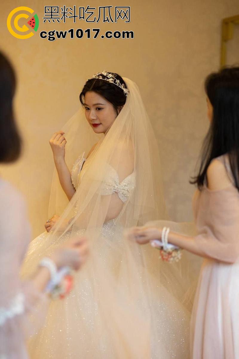 武汉中环地产中介【刘启意】,刚结婚的反差骚妇,肌肤白嫩漫画奶超诱人,背着老公偷情啪啪,被情夫报复性曝光! 第2张 武汉中环地产中介【刘启意】,刚结婚的反差骚妇,肌肤白嫩漫画奶超诱人,背着老公偷情啪啪,被情夫报复性曝光! 第2张