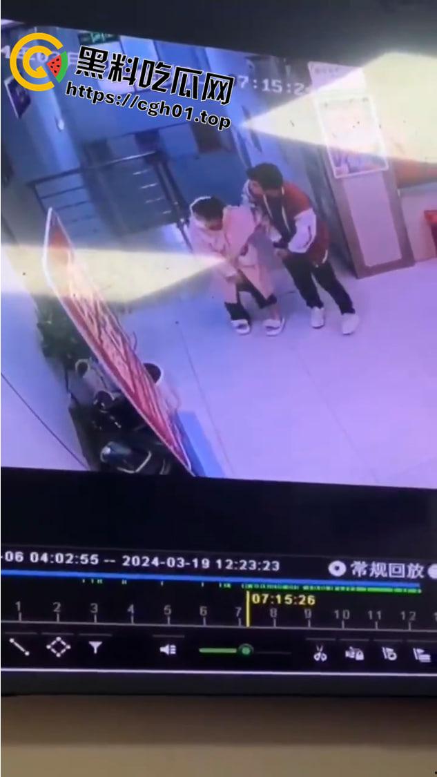 汉口学院情侣厕所产子弃垃圾桶 小孩上来就是地狱开局 现场监控画面流出  第3张