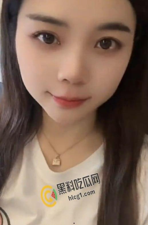 抖音高颜值东南亚新闻系网红 迪迪周在东南亚当地与纹身大哥打炮做爱视频曝光 第4张 抖音高颜值东南亚新闻系网红 迪迪周在东南亚当地与纹身大哥打炮做爱视频曝光 第4张