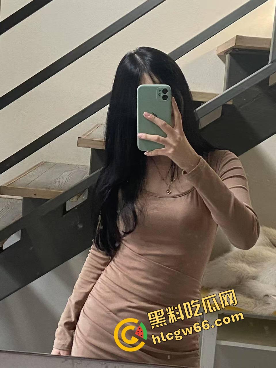 山西淫女『李璐』趁男友出差偷操亲弟弟，无套爆插潮喷喷水，全身润到滴水，小穴蹭蹭阴蒂就喷了三次！  第3张