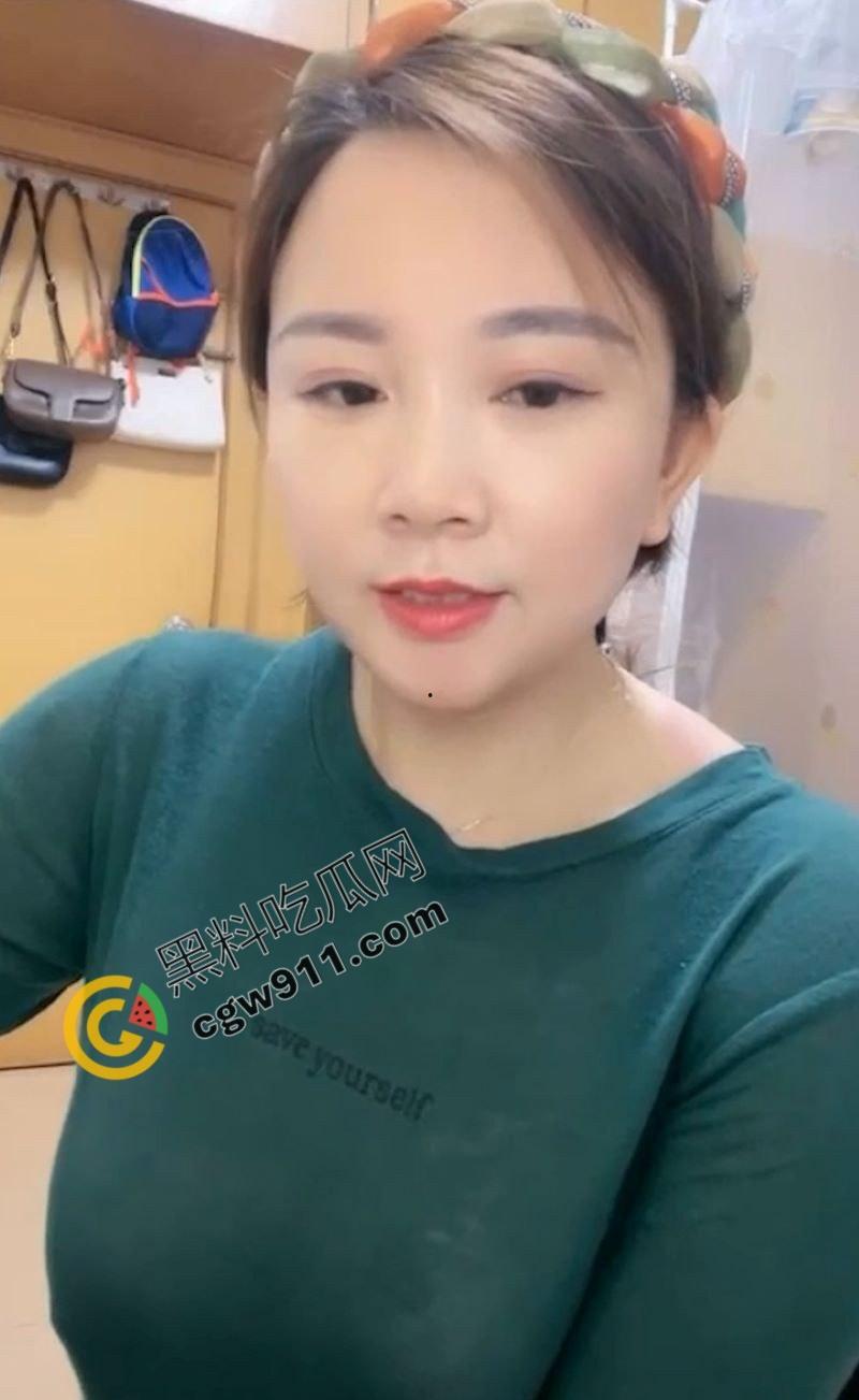 抖音网红【你家麦子】居家直播：巨乳激荡全场，自慰淫水四溅，挑逗眼神撩拨无数粉丝热血沸腾  第4张