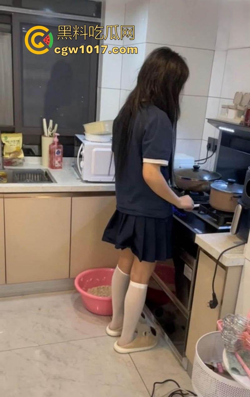 强上半夜在厨房找饭吃的女儿,大屌狠捅粉穴,翘臀高抬美腿夹紧粗壮肉棒撸动,高潮淫水狂喷! 第3张 强上半夜在厨房找饭吃的女儿,大屌狠捅粉穴,翘臀高抬美腿夹紧粗壮肉棒撸动,高潮淫水狂喷! 第3张