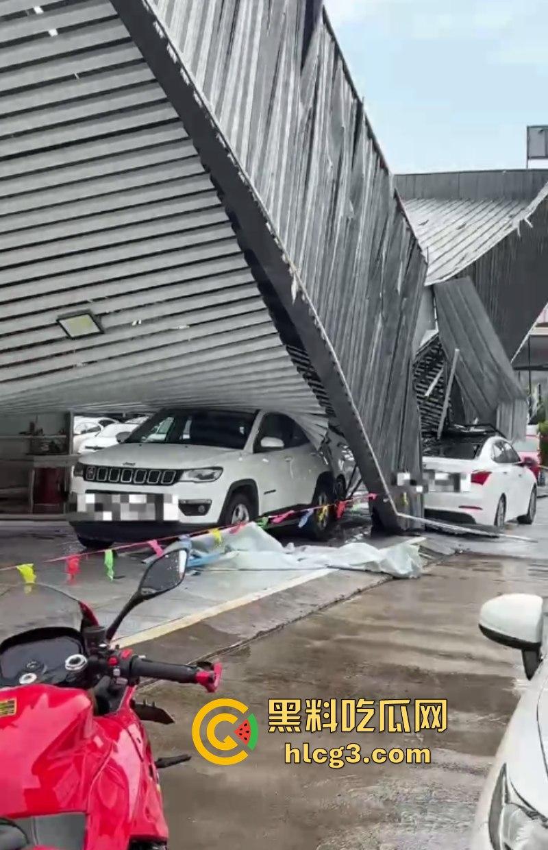 一觉醒来 天都塌了！宜宾市上江北二手车市场垮塌！精品车成了事故车！  第6张