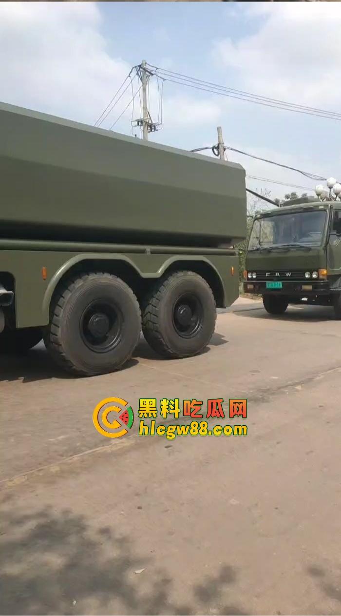 某战区海军战机海南训练失事，飞行员成功跳伞，战机坠毁临高县，所幸未造成地面损失！  第2张