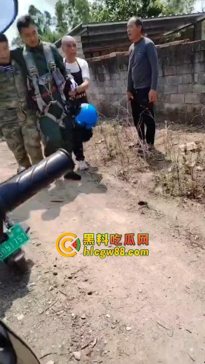 某战区海军战机海南训练失事，飞行员成功跳伞，战机坠毁临高县，所幸未造成地面损失！  第3张