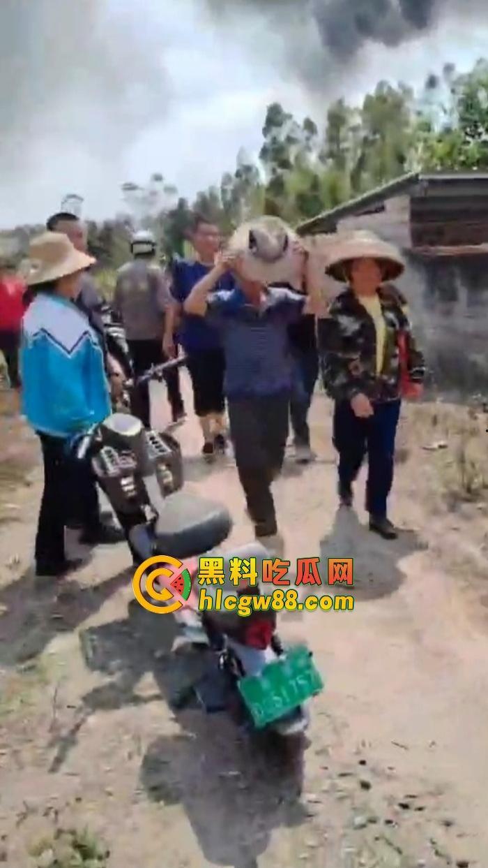 某战区海军战机海南训练失事，飞行员成功跳伞，战机坠毁临高县，所幸未造成地面损失！  第4张