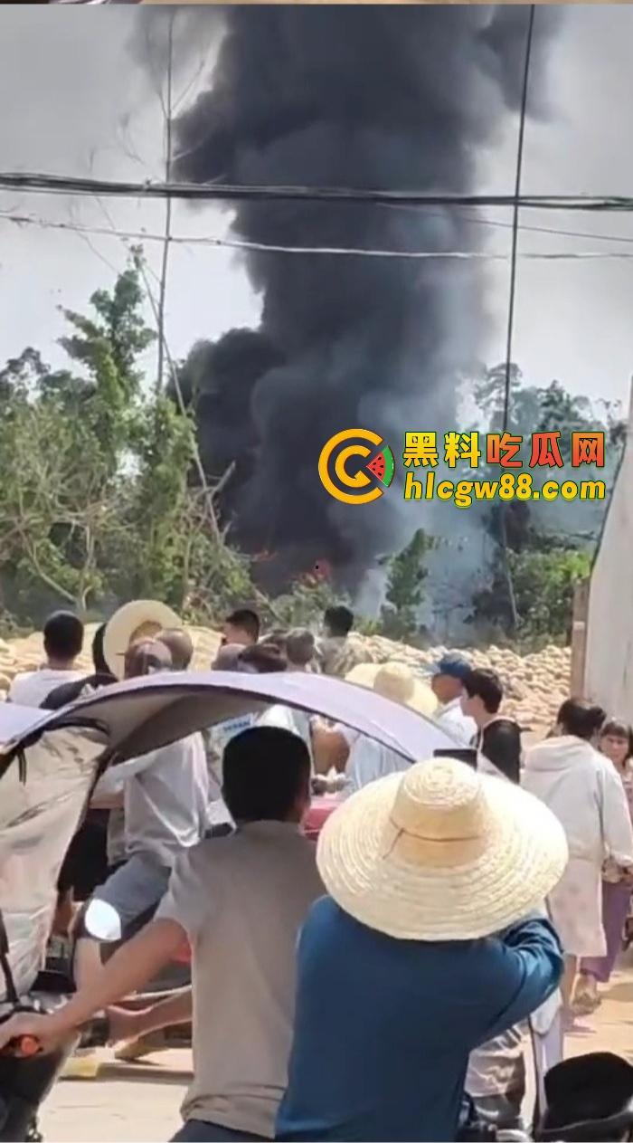 某战区海军战机海南训练失事，飞行员成功跳伞，战机坠毁临高县，所幸未造成地面损失！  第6张