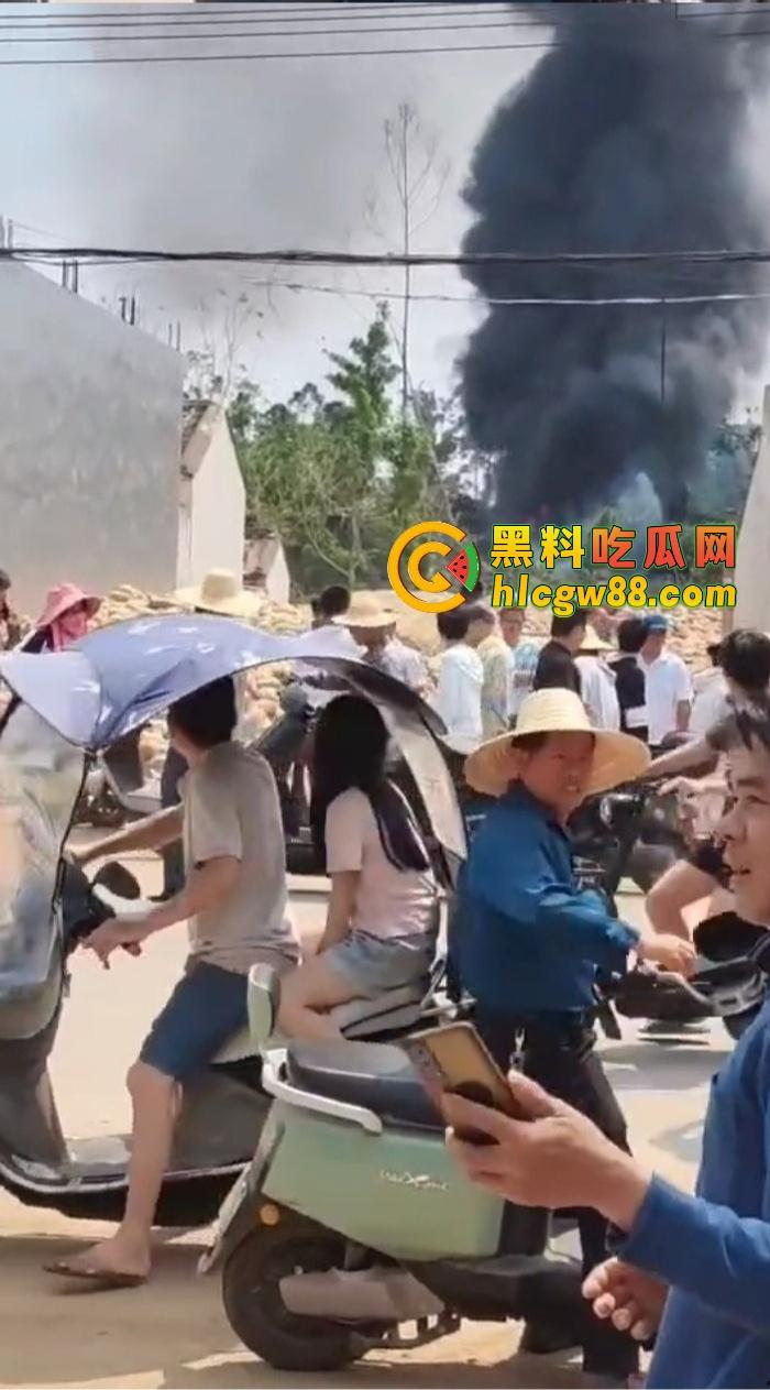 某战区海军战机海南训练失事，飞行员成功跳伞，战机坠毁临高县，所幸未造成地面损失！  第7张