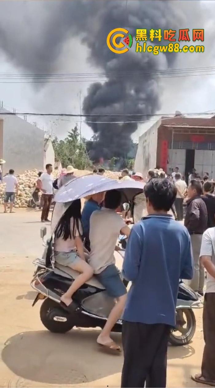 某战区海军战机海南训练失事，飞行员成功跳伞，战机坠毁临高县，所幸未造成地面损失！  第8张