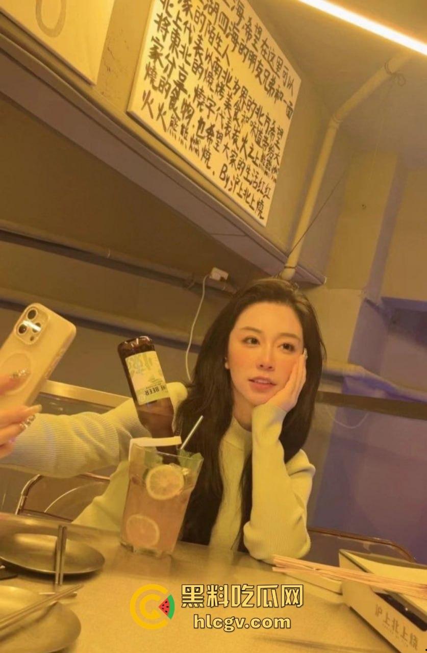 上海极品母女双飞共侍！5000搞定少儿主持人和舞蹈生女儿，母女同吃一根鸡巴，贵但绝对够骚！  第6张