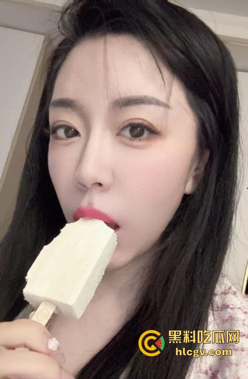 上海极品母女双飞共侍！5000搞定少儿主持人和舞蹈生女儿，母女同吃一根鸡巴，贵但绝对够骚！  第7张