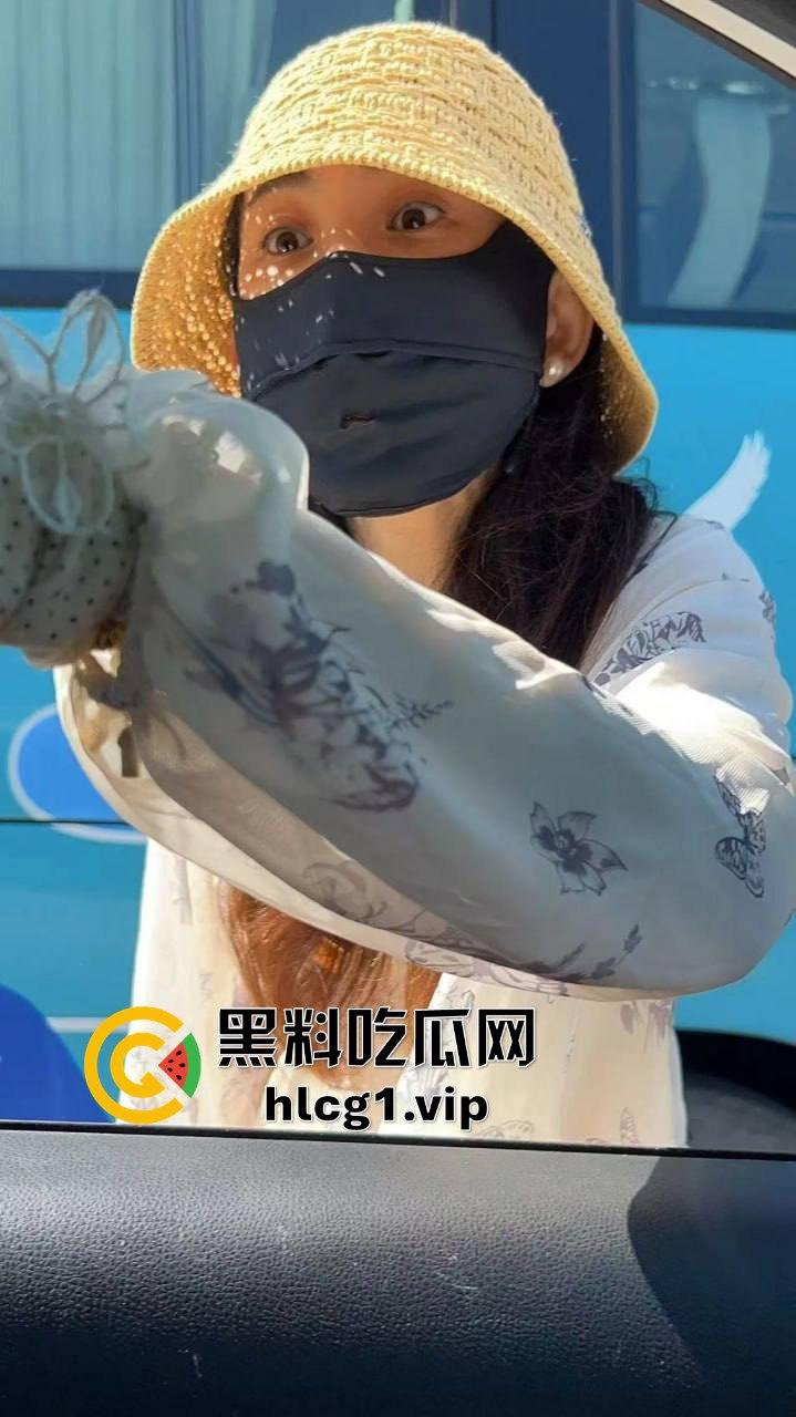 青岛路虎女王慧爆红！喝青岛啤酒打各地好友，家中拘留照样茅台配红酒！  第17张