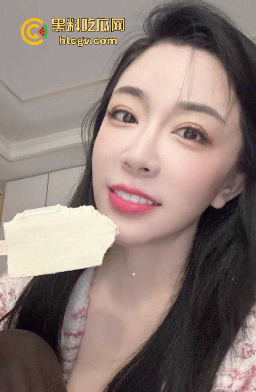 上海极品母女双飞共侍！5000搞定少儿主持人和舞蹈生女儿，母女同吃一根鸡巴，贵但绝对够骚！  第16张