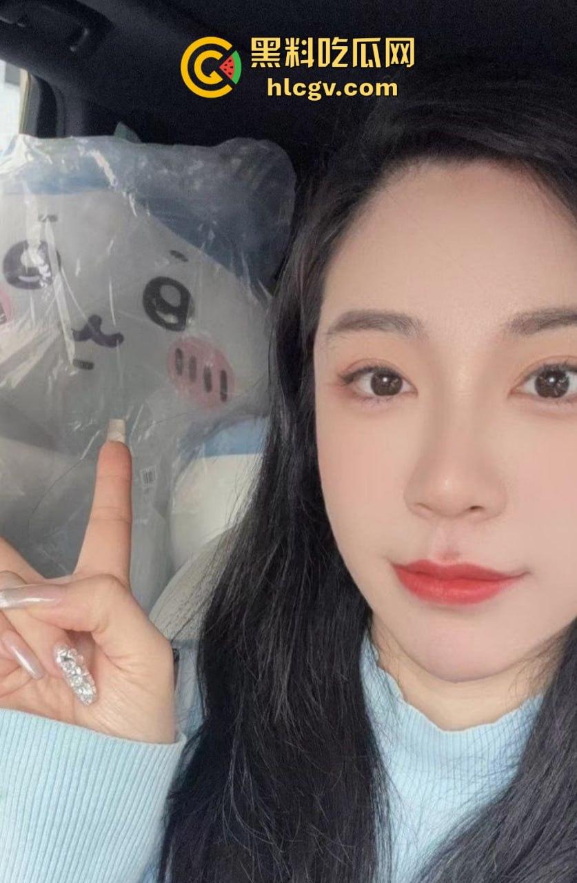 上海极品母女双飞共侍！5000搞定少儿主持人和舞蹈生女儿，母女同吃一根鸡巴，贵但绝对够骚！  第17张