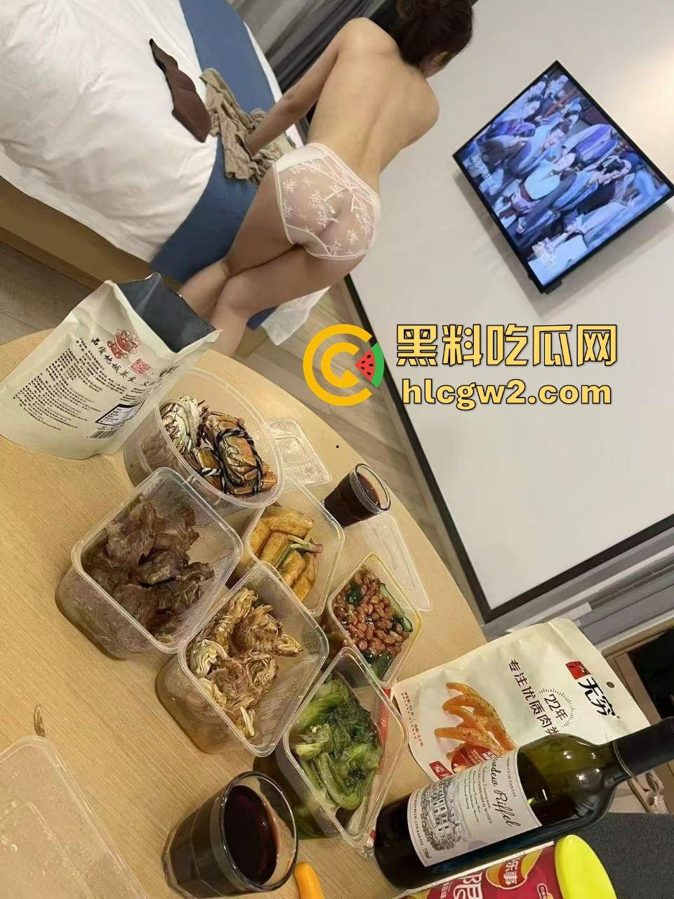 南通张芝山服装店老板娘『果小姐』一边被包养一边卖，金主包养被带绿帽子怒曝实锤，不雅视频全网疯传！  第8张