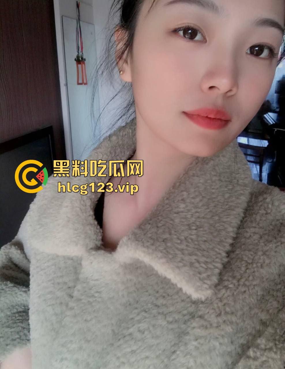 济南舞蹈老师冉冉，自拍展示御姐风骚身材，小穴撩人，真想掀起裙子猛操一顿！  第3张