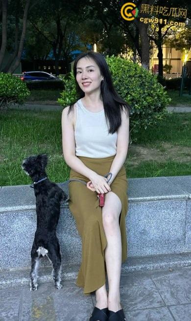 哥哥长期出差，嫂子饥渴难耐制服诱惑，黑丝高跟鞋大长腿，迷人的嫂子把套全丢了，精液塞满粉嫩小穴 ！  第2张