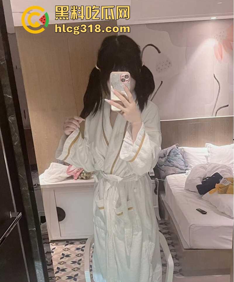 极品可爱福利姬【圆圆酱】可爱JK萝莉被金主无套后入,户外露出掰穴自慰,刺激感爆棚! 第2张 极品可爱福利姬【圆圆酱】可爱JK萝莉被金主无套后入,户外露出掰穴自慰,刺激感爆棚! 第2张