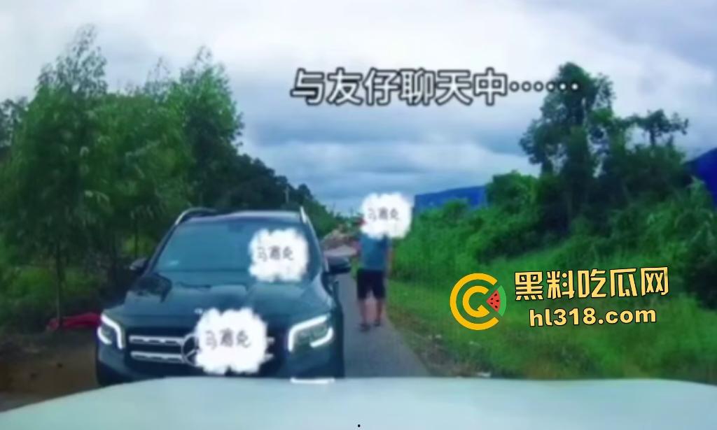 广西防城港奔驰姐利用公职亮证查男方底细逼其低头，最后警方神操作还反逼男的道歉，这真是倒反天罡！  第5张