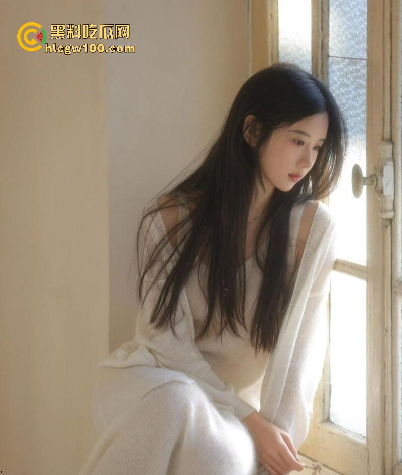 中央戏剧学院外围女【圈圈】特斯拉车震直播，主动送炮邀请群友内射骚穴，被操哭展现母狗本色！  第1张