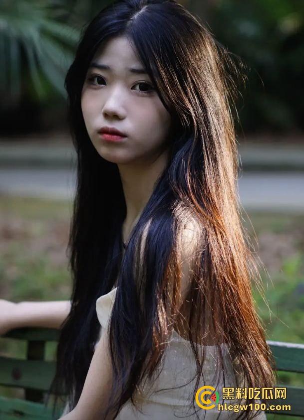 广东珠海学院骚货【朱梅】被包养，嫩穴插到快变黑，后入太爽让人顶不住，舔鸡巴求射嘴里，屁股翘得太让人上瘾！  第1张