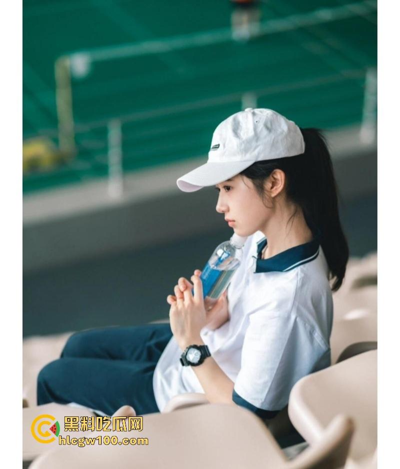 中央戏剧学院外围女【圈圈】特斯拉车震直播，主动送炮邀请群友内射骚穴，被操哭展现母狗本色！  第12张