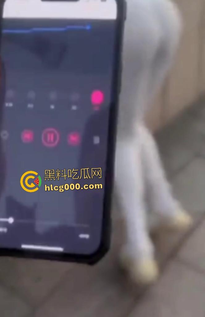 长腿女大学生带着跳蛋跑步!跑得太快男友直接遥控狂震,搞得女大浑身扭曲,像是要高潮! 第5张 长腿女大学生带着跳蛋跑步!跑得太快男友直接遥控狂震,搞得女大浑身扭曲,像是要高潮! 第5张