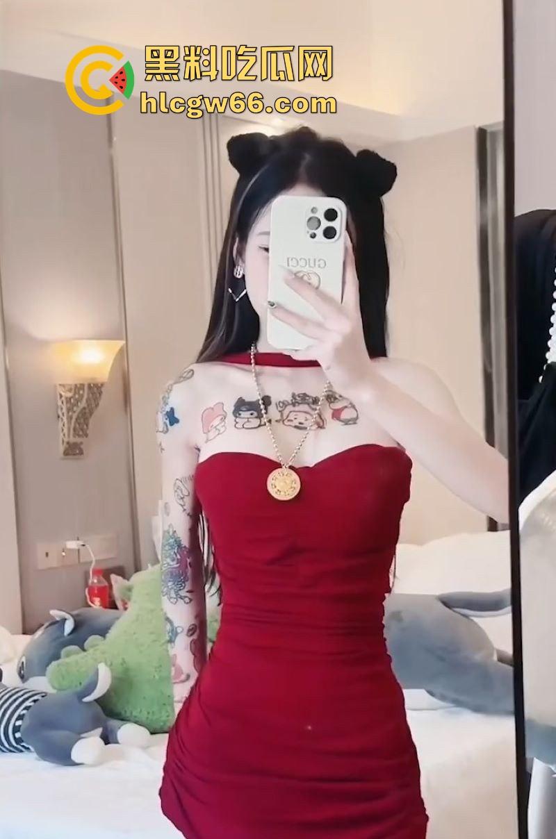 海口VG酒吧营销【曼头】竟然为了上头电子烟 不惜出卖身体和小伙玩3P淫乱派对 场面极其淫靡！  第2张