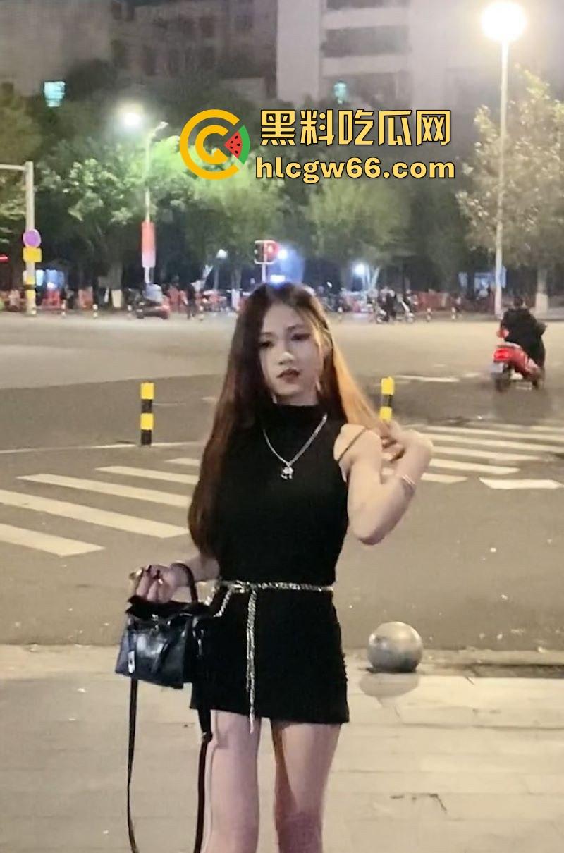 海口VG酒吧营销【曼头】竟然为了上头电子烟 不惜出卖身体和小伙玩3P淫乱派对 场面极其淫靡！  第4张