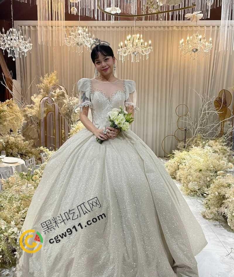 江苏无锡坐台女【陈馨阳】成功上岸后抛弃金主，与接盘侠光速闪婚，金主怒曝出性爱视频泄愤  第2张