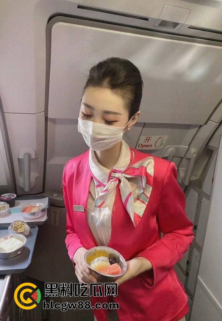 苏州少公子爆操海航空姐【刘媛媛】制服成情趣装，被按在酒店窗台疯狂后入，逼肿了还得给顾客倒饮料！  第3张