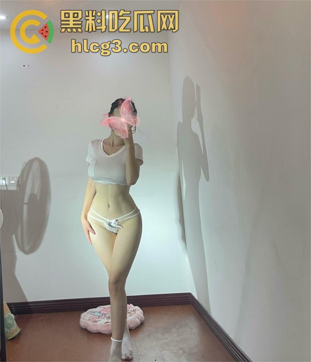 快手抖音网红笨蛋初初，微密圈最新视频流出，奶牛攻速套装+肛塞狐狸尾巴，白嫩屁股简直不要太诱人！  第4张