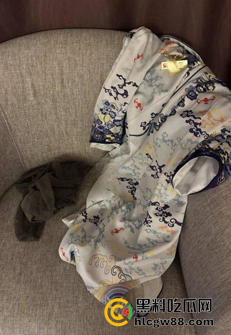 苏州少公子爆操海航空姐【刘媛媛】制服成情趣装，被按在酒店窗台疯狂后入，逼肿了还得给顾客倒饮料！  第8张