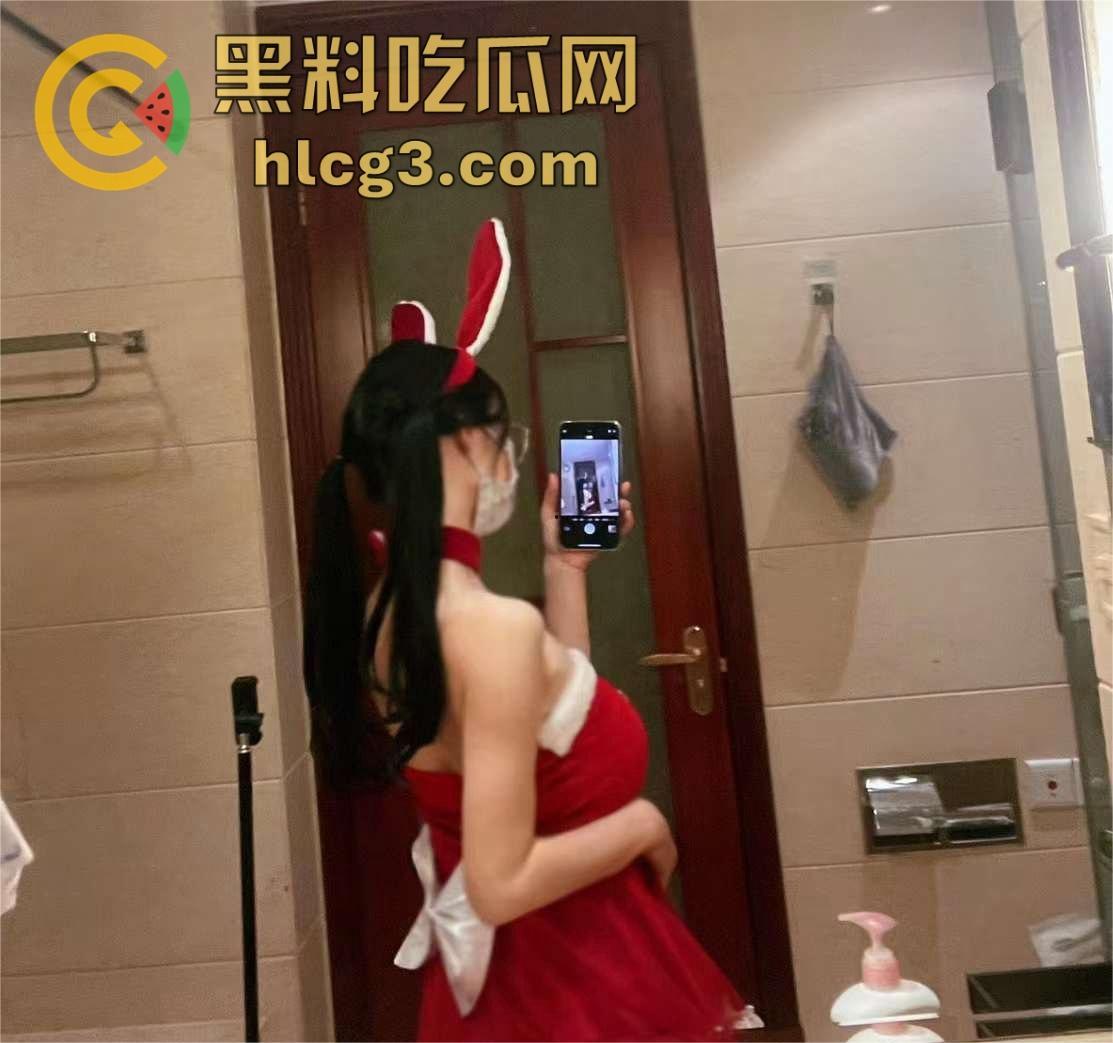 快手抖音网红笨蛋初初，微密圈最新视频流出，奶牛攻速套装+肛塞狐狸尾巴，白嫩屁股简直不要太诱人！  第13张