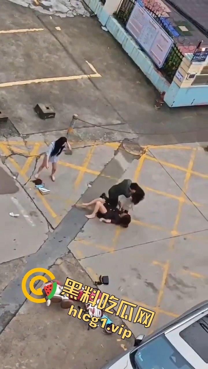 广州清晨的情感大戏：三女争一男，街头闹剧上演引人围观  第3张