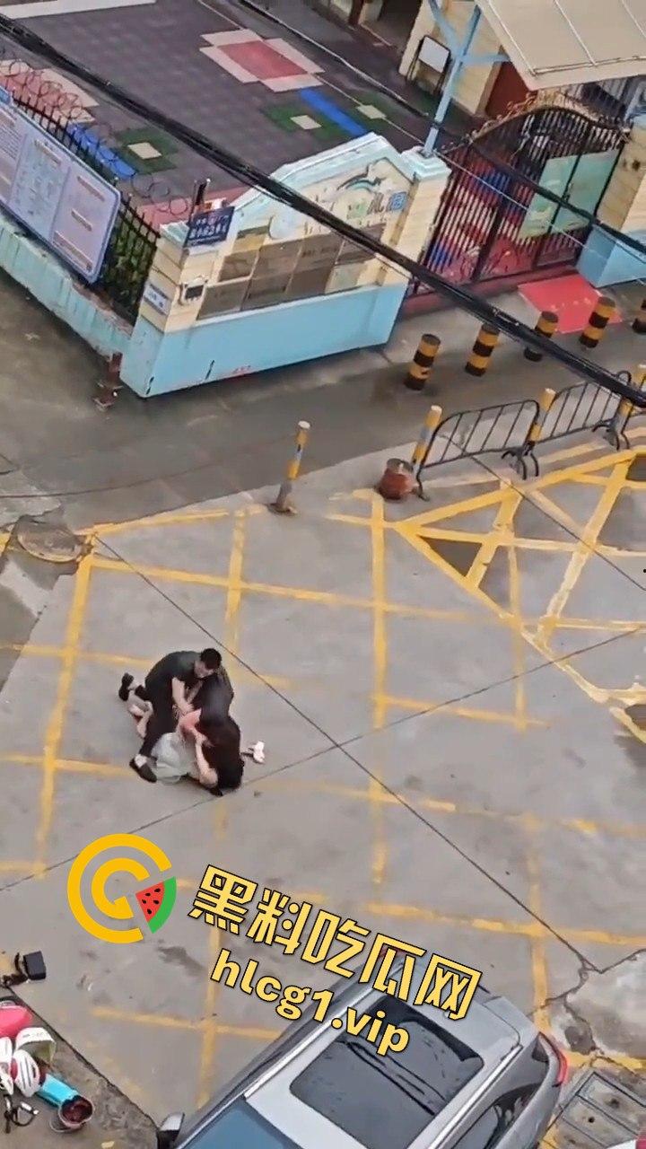 广州清晨的情感大戏：三女争一男，街头闹剧上演引人围观  第5张