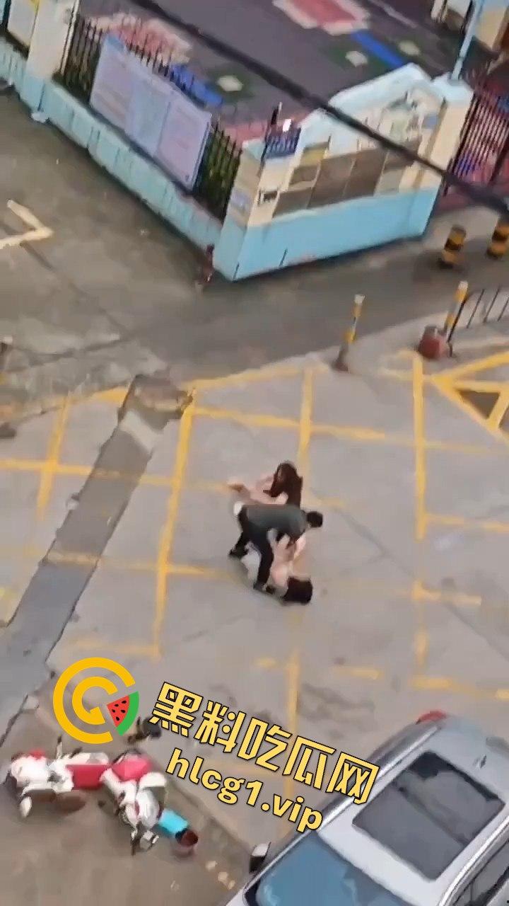 广州清晨的情感大戏：三女争一男，街头闹剧上演引人围观  第6张