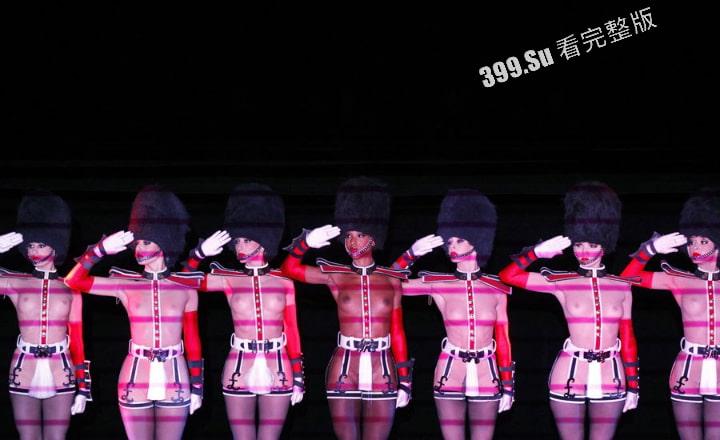Lisa月底即将在法国出演的疯马秀（Crazy Horse Paris）到底是什么样的性质呢？先带瓜友们看看公开场的演出尺度  第11张