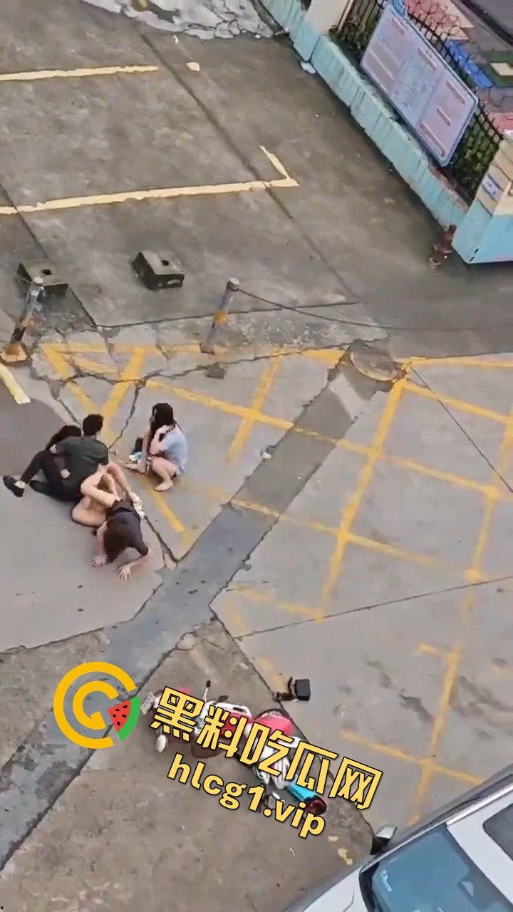 广州清晨的情感大戏：三女争一男，街头闹剧上演引人围观  第10张
