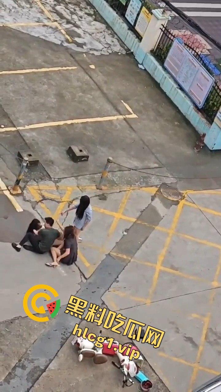 广州清晨的情感大戏：三女争一男，街头闹剧上演引人围观  第11张