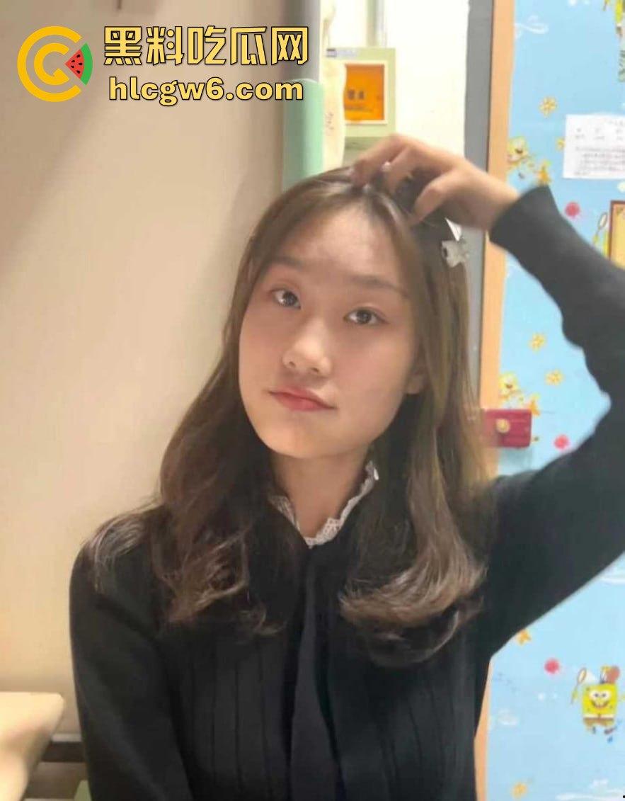 武昌工学院国教大二骚学生妹【王淇晓】裸聊约炮骗钱跑路遭曝光，蹭酒蹭吃的反差婊，嘴里喊哥哥心里骂冤种！  第19张