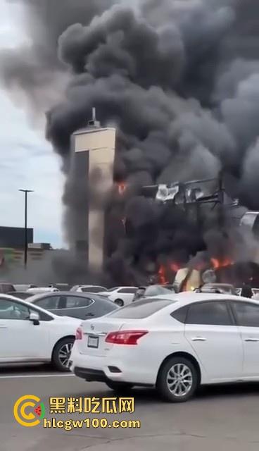 墨西哥 锡那罗亚州突发火灾，现场堪称恐怖末日快速摧毁房屋 极具吓人！  第1张