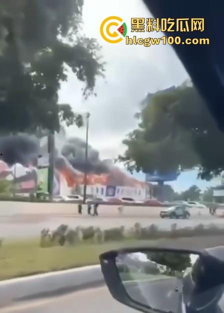 墨西哥 锡那罗亚州突发火灾，现场堪称恐怖末日快速摧毁房屋 极具吓人！  第2张