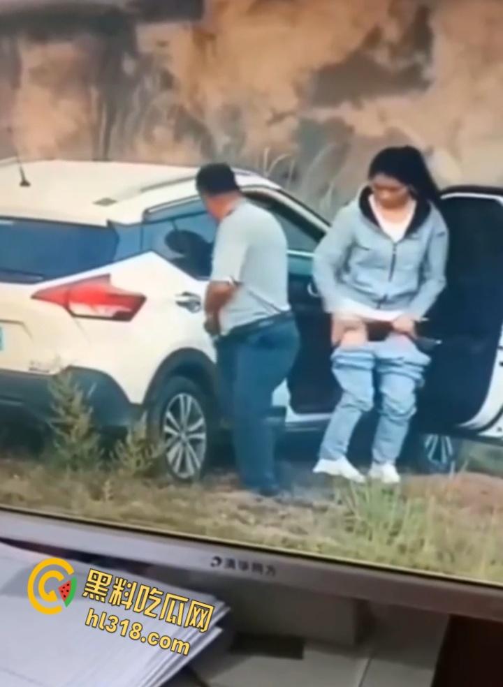 广州8C552车震门！野生激战被当场捕获，狗男女荒山野岭副驾做爱，结束后还当街穿衣 !  第4张