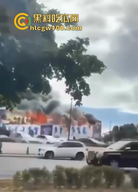 墨西哥 锡那罗亚州突发火灾，现场堪称恐怖末日快速摧毁房屋 极具吓人！  第4张