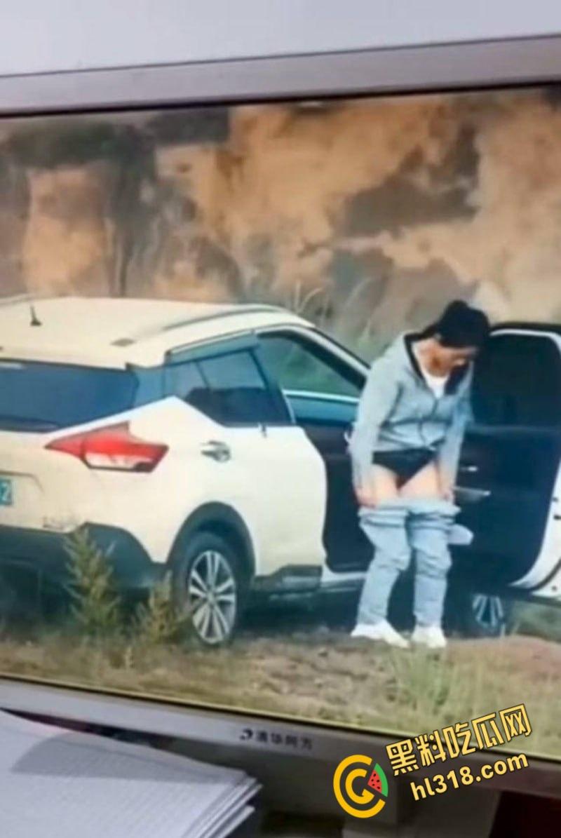 广州8C552车震门！野生激战被当场捕获，狗男女荒山野岭副驾做爱，结束后还当街穿衣 !  第5张