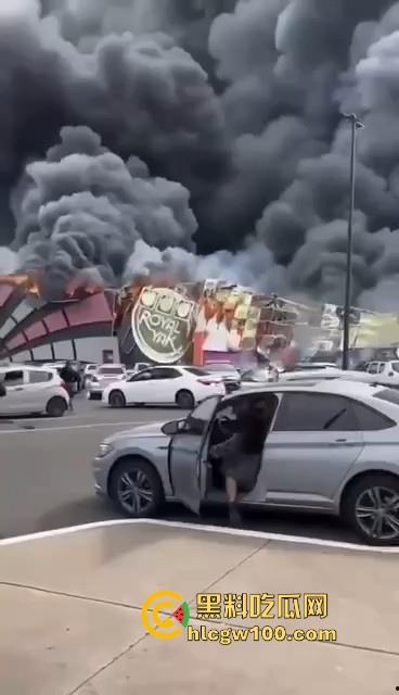 墨西哥 锡那罗亚州突发火灾，现场堪称恐怖末日快速摧毁房屋 极具吓人！  第7张