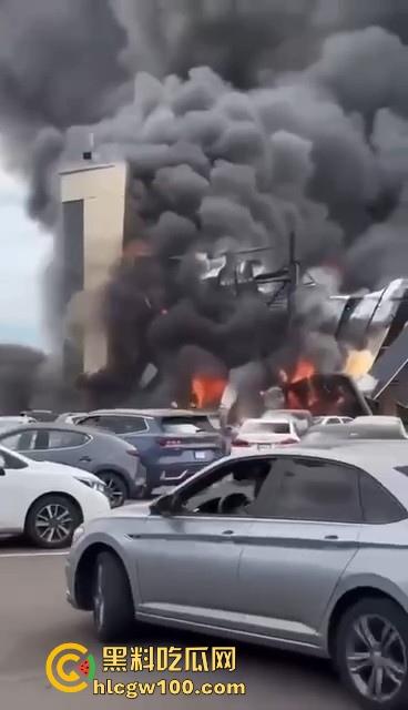 墨西哥 锡那罗亚州突发火灾，现场堪称恐怖末日快速摧毁房屋 极具吓人！  第9张