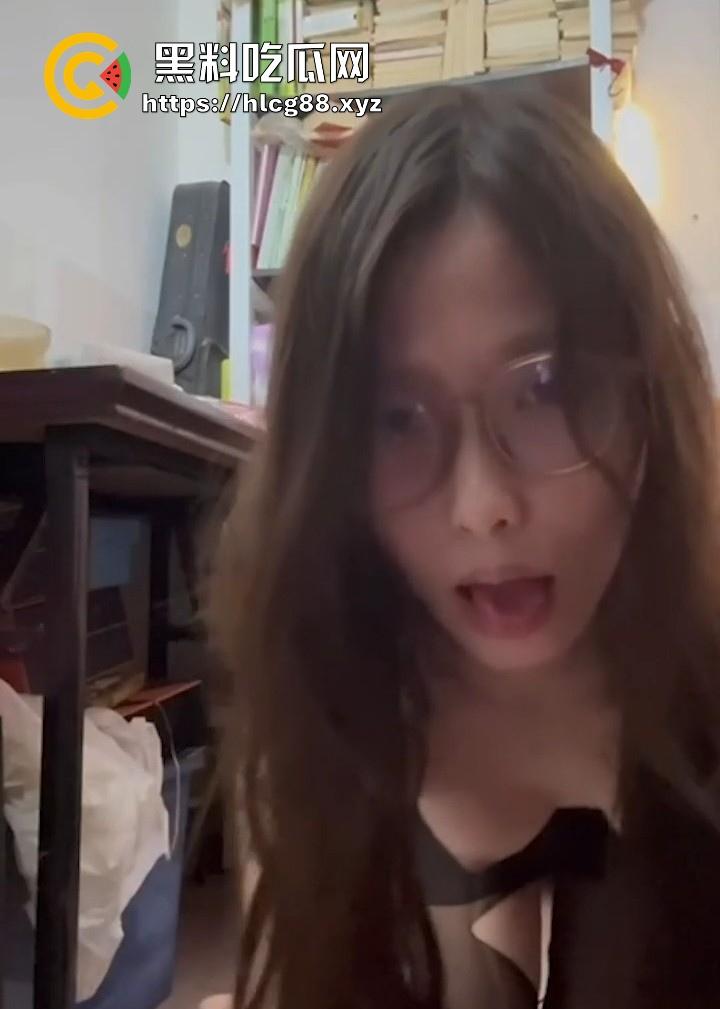 广东职业技术学院19岁母狗【李颖莹】清纯反差婊粉嫩馒头逼 大尺度裸舞用笔自慰视频调教 很有撸点! 第12张 广东职业技术学院19岁母狗【李颖莹】清纯反差婊粉嫩馒头逼 大尺度裸舞用笔自慰视频调教 很有撸点! 第12张